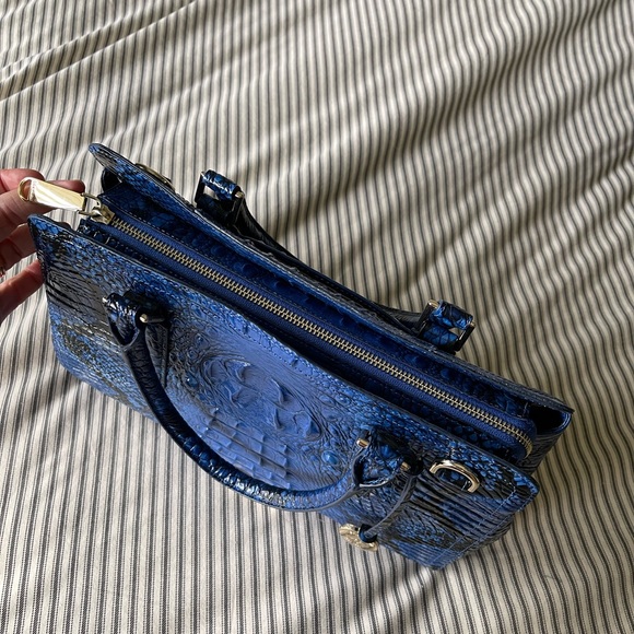 Brahmin bag, 2023 season. Used about 2x. Mint condition. Blue viper, Findley. - Picture 7 of 9